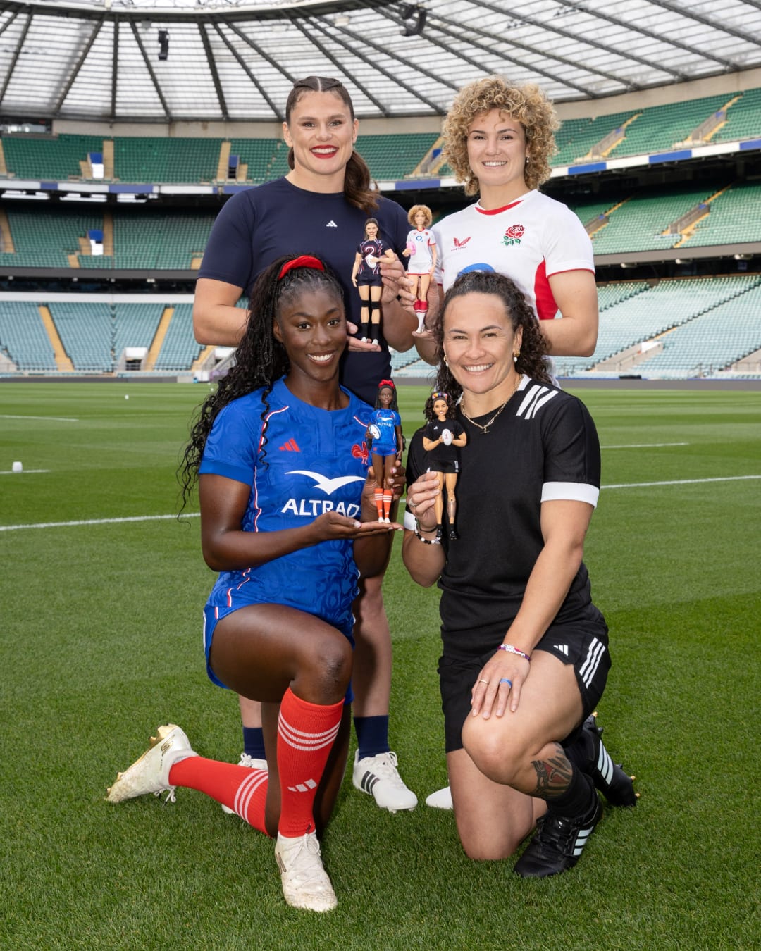 Ilona Maher, Ellie Kildunne, Nassira Konde and Portia Woodman-Wickliffe with their dolls. 