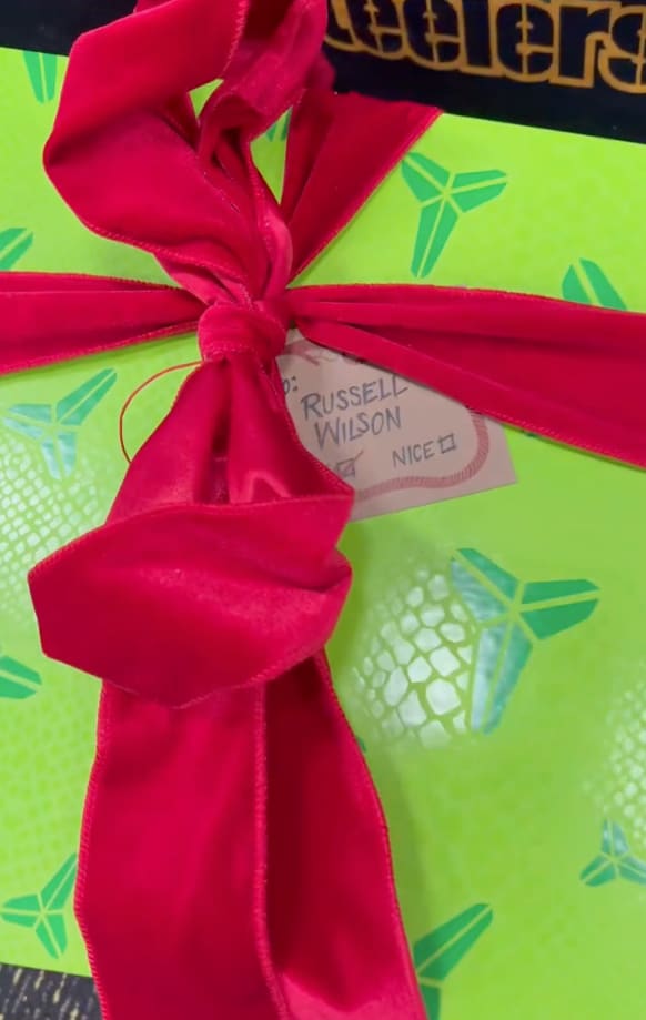 Russell Wilson, Vanessa Bryant, Nike Kobe 6 'Grinch' Vapor Edge cleats