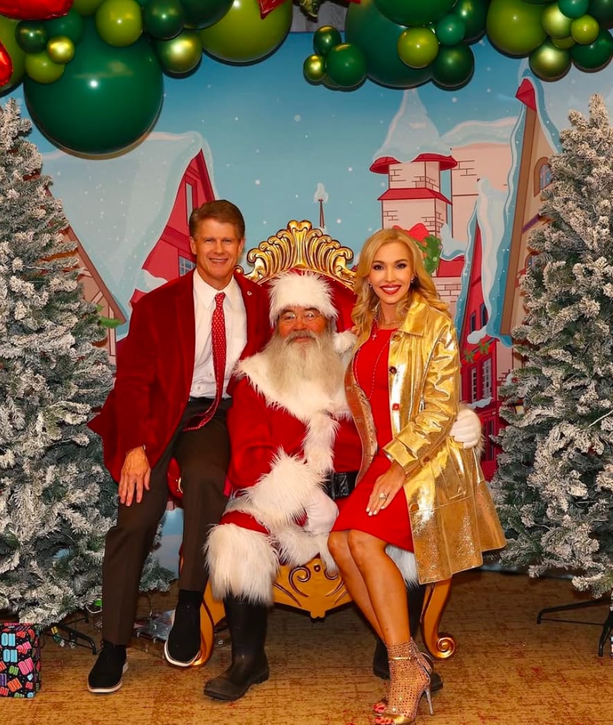 Clark Hunt and Tavia Hunt