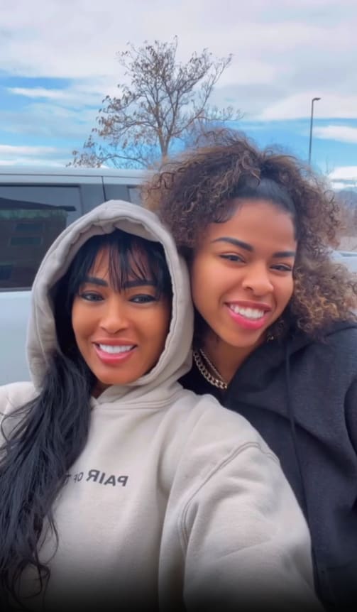 Pilar Sanders, Shelomi