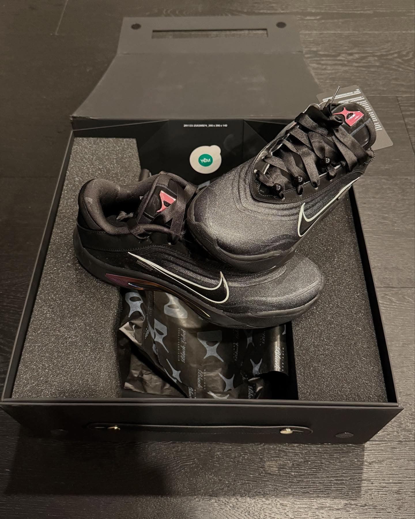 A'ja Wilson gifts Dawn Staley custom all-black Nike A'Ones with 3