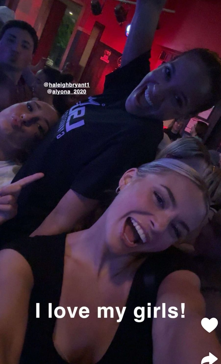 Livvy Dunne and teammates