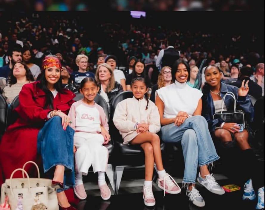 Natalia Bryant flashes perfect smile with mom Vanessa, sisters, tiny