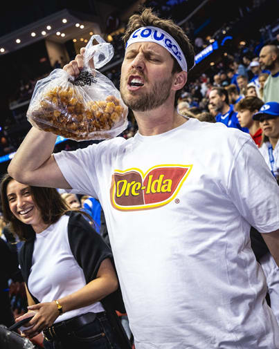 "Ore-Ida Tater Tot Kings Unite – Jon Heder Cheers on Richie Saunders at BYU Sweet 16 March Madness Game"