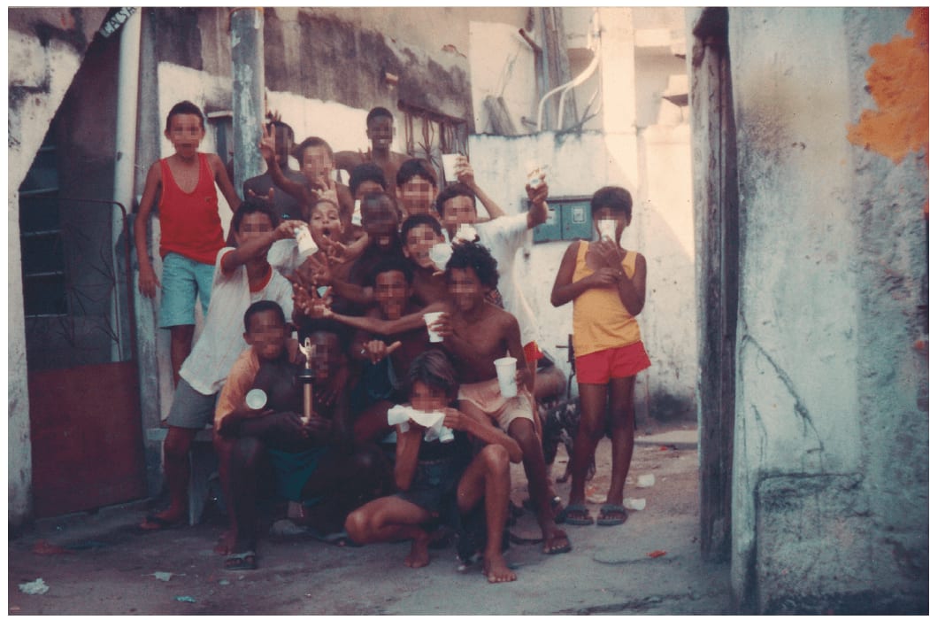 Adriano Imperador criança Vila Cruzeiro favela