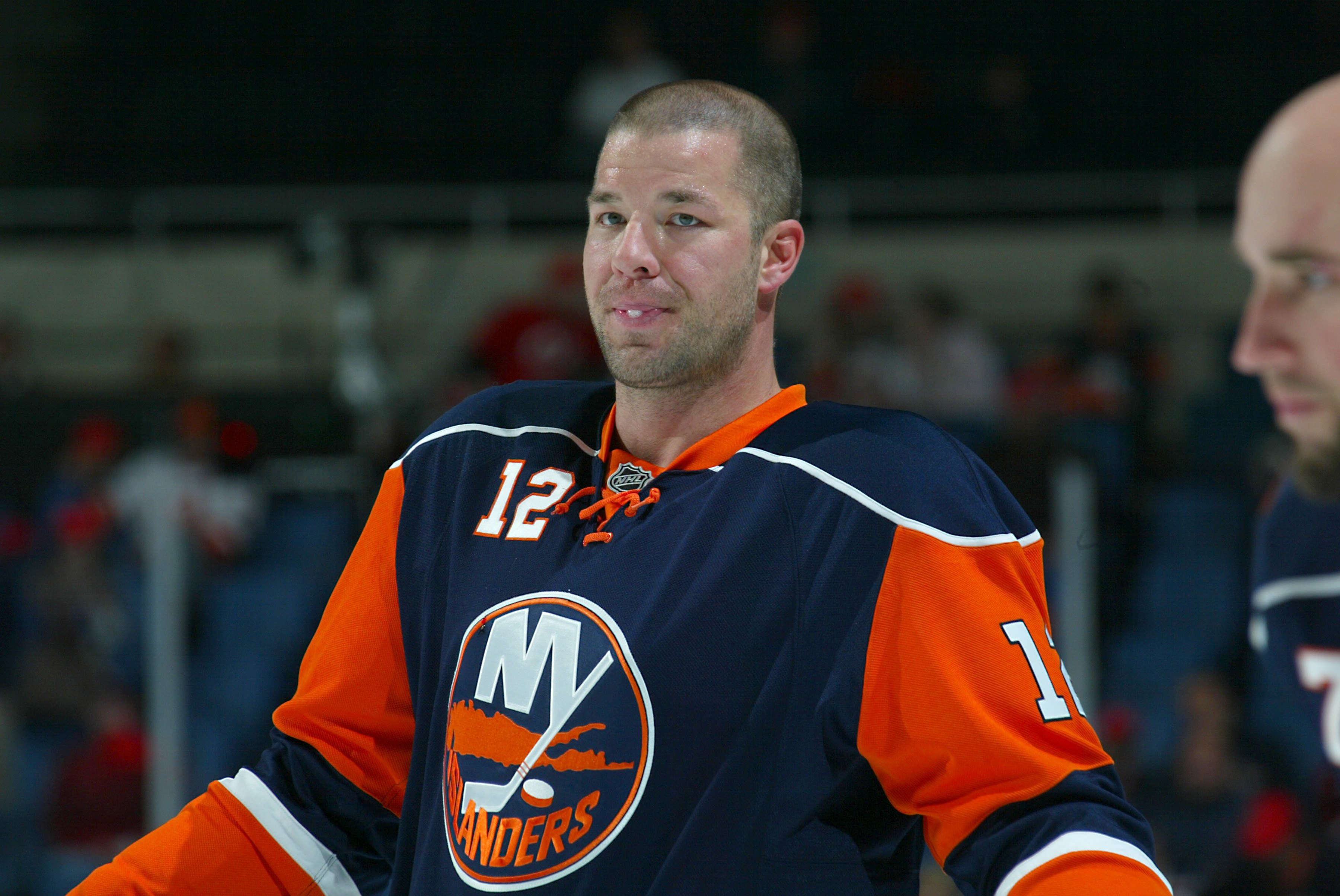 Former NY Islanders F and 15-year NHL enforcer Chris Simon passes away ...