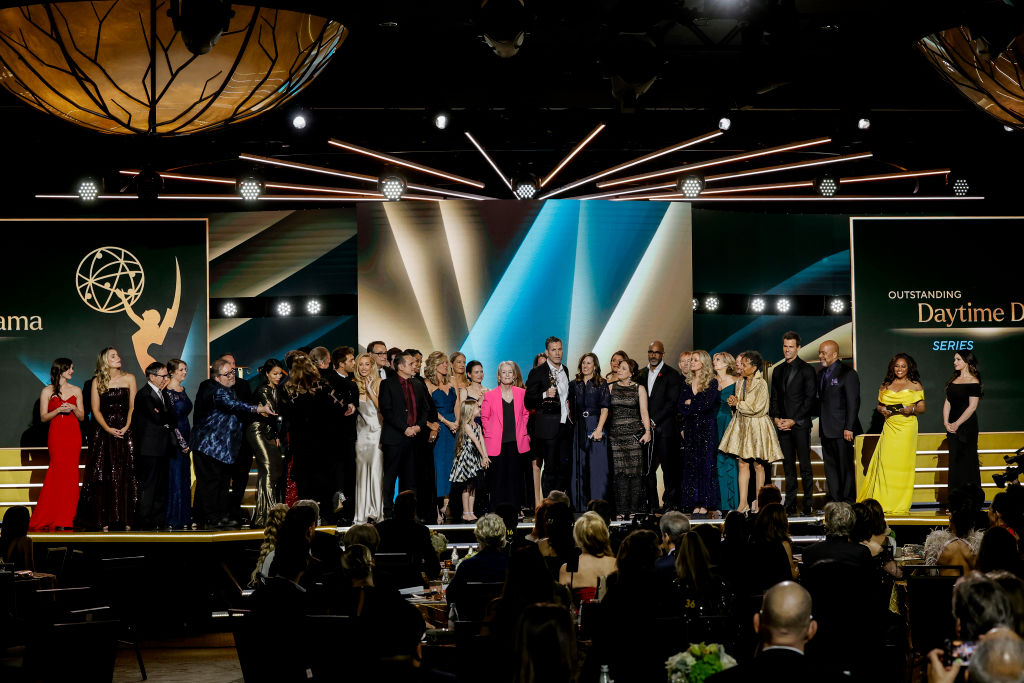 Не пропустите церемонию Daytime Emmy Awards 2024 сегодня вечером с этим руководством по потоковому просмотру.