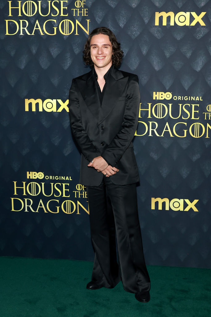 Звезды «Дома Дракона» вышли на зеленую дорожку премьеры второго сезона
