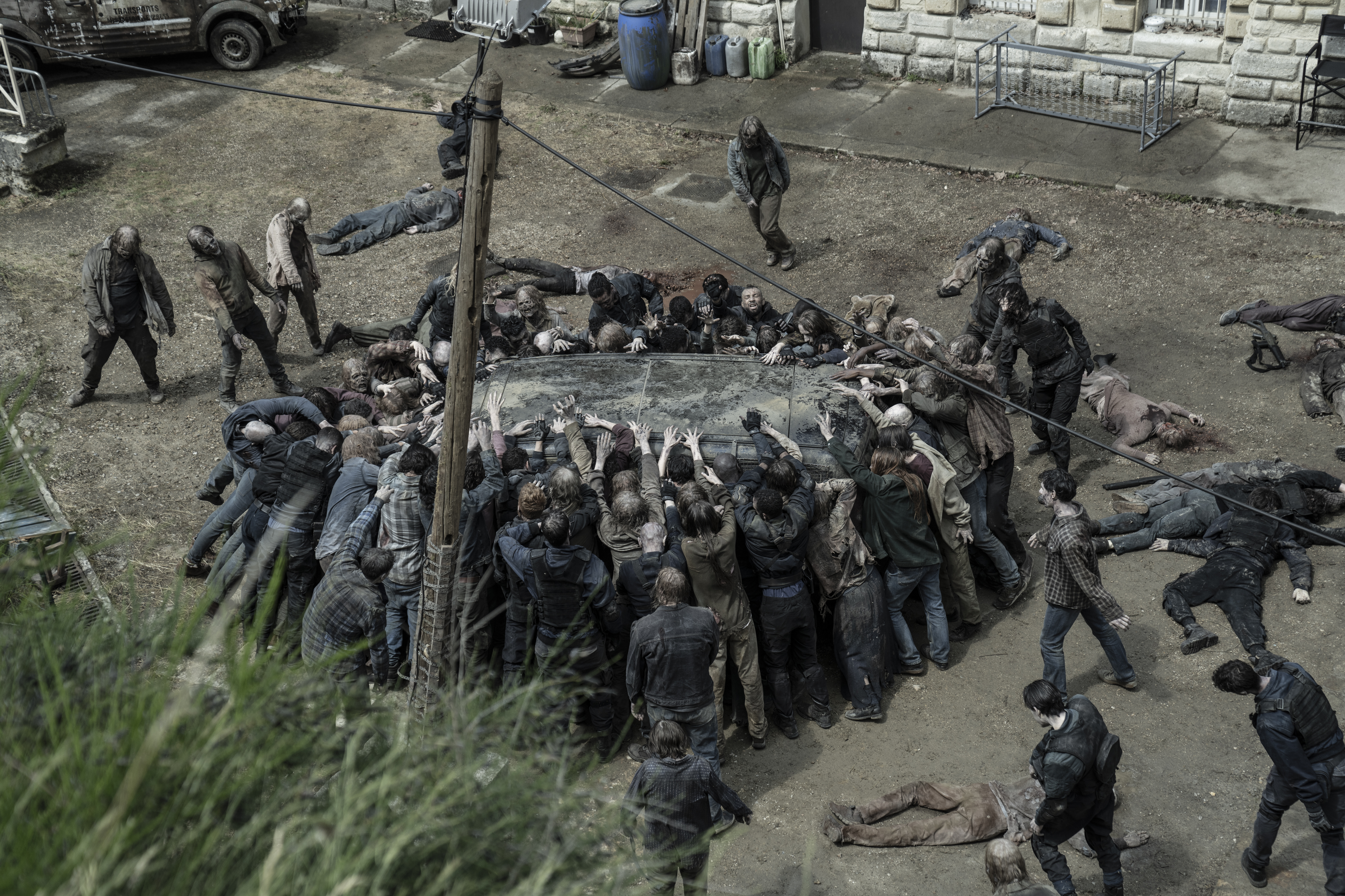 The Walking Dead: Daryl Dixon ep. 205 features an incredible scene with lots of blood and gore