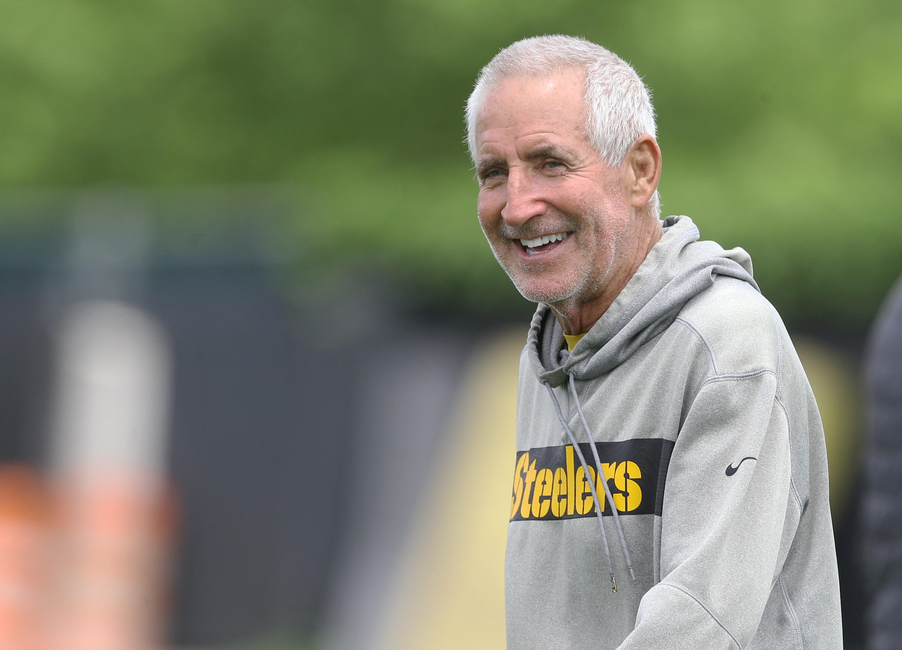 Steelers' Coordinator Danny Smith Needs Pads on the Sidelines