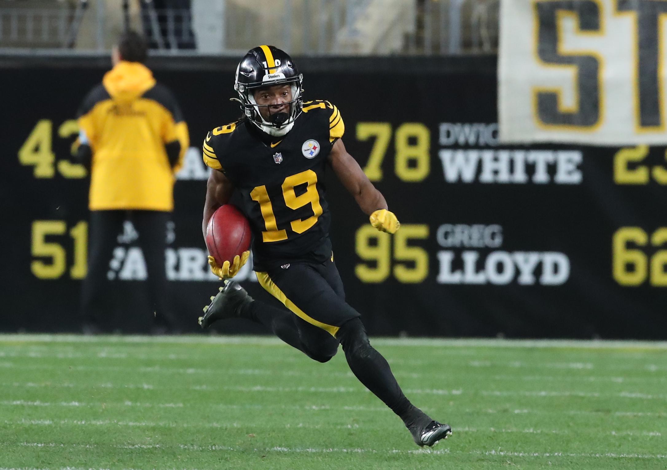 Steelers WR Suffers Head Injury vs. Commanders