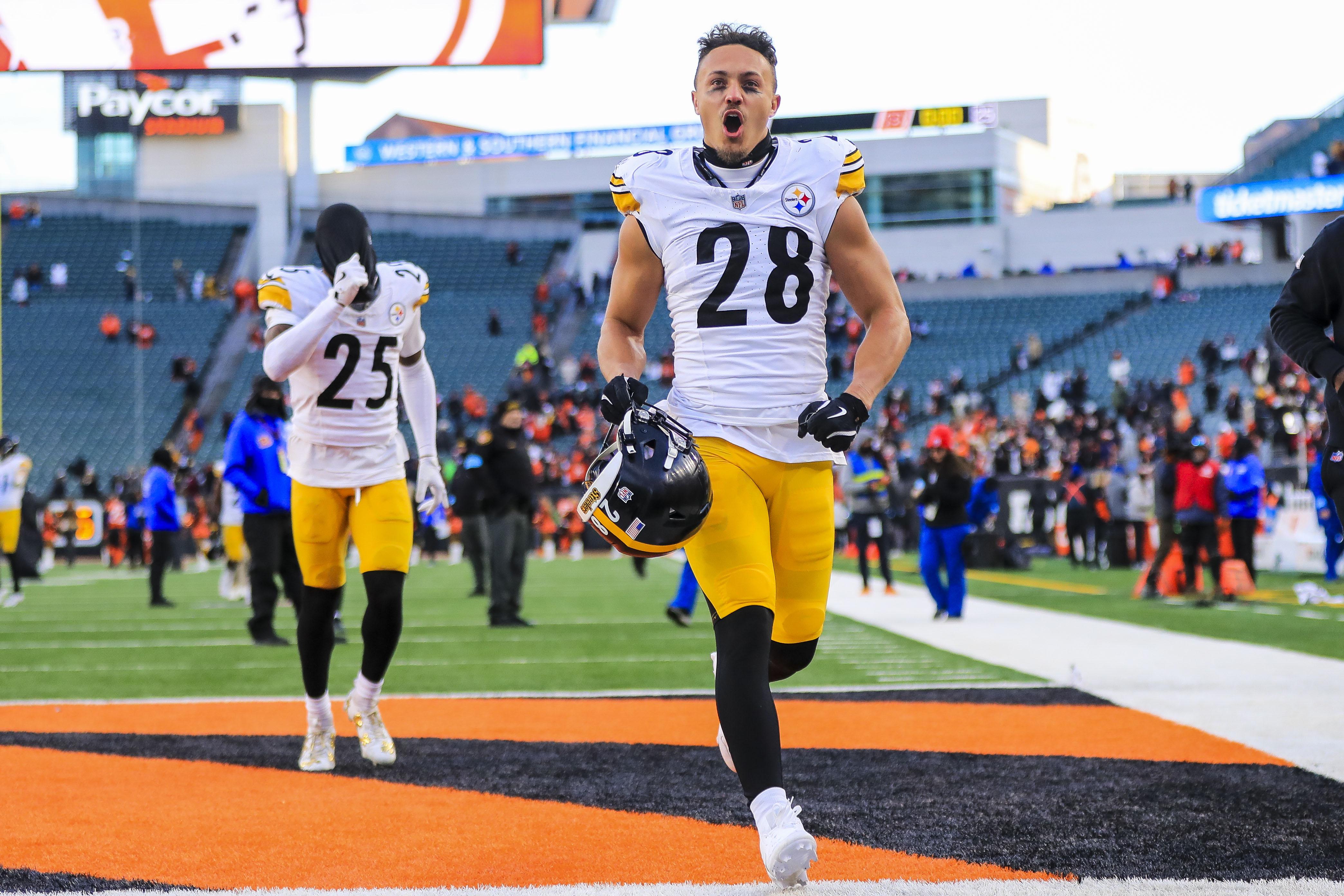 Steelers Pro Bowler Carted Off Field With Injury