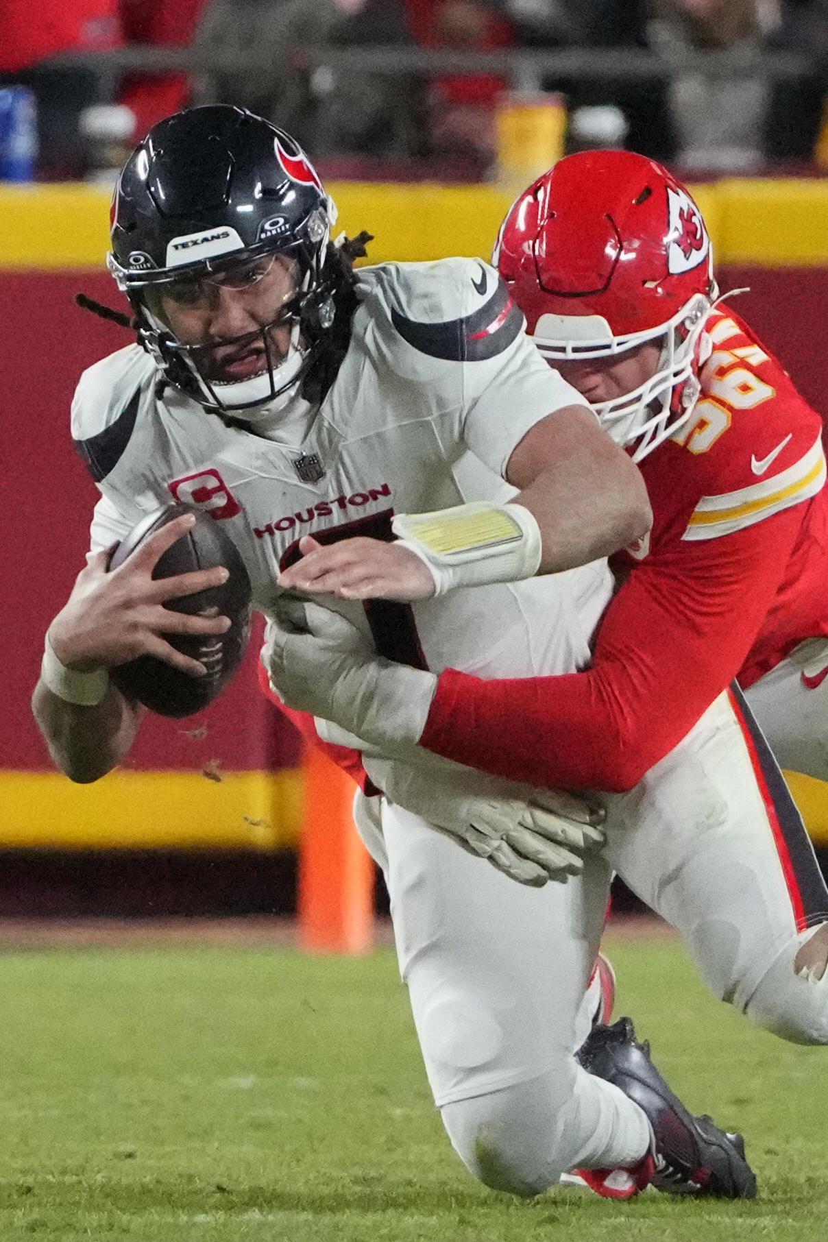 Secret to Karlaftis' Pass-Rushing Success Has Roots in Brazil