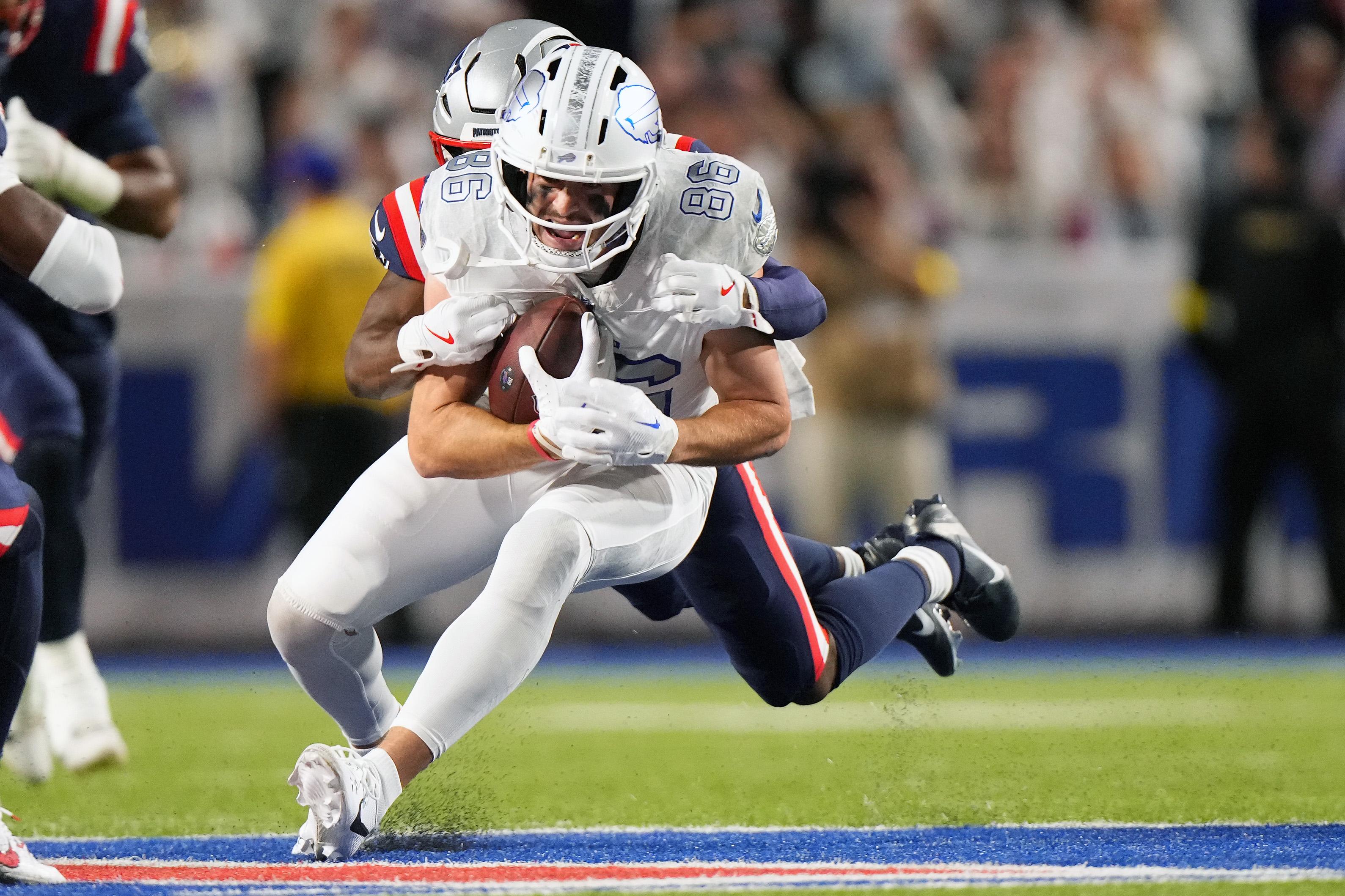 Bills' leading receiver practices in non-contact jersey, added to injury report