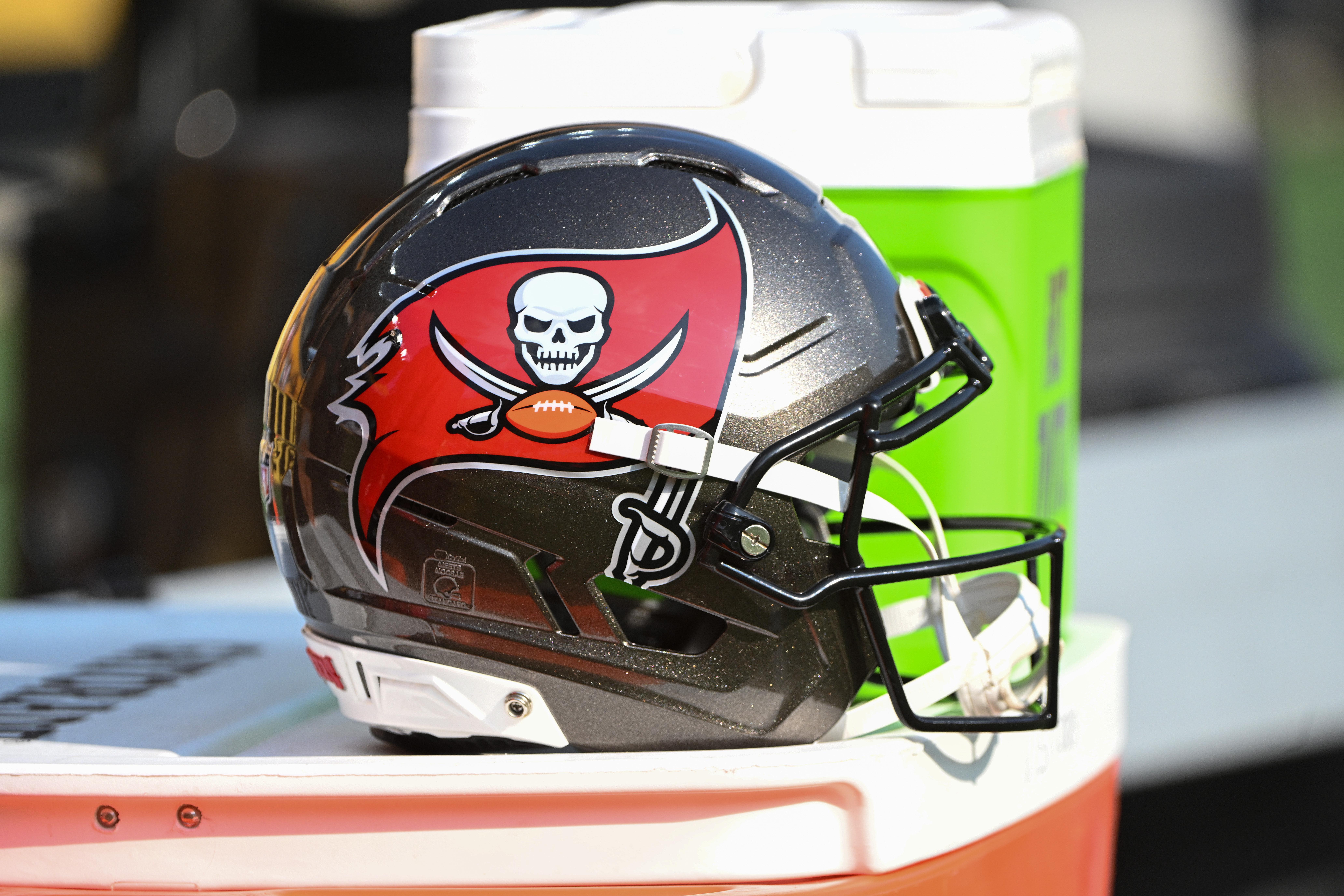 $90 million Buccaneers starter leaves Texans game with injury