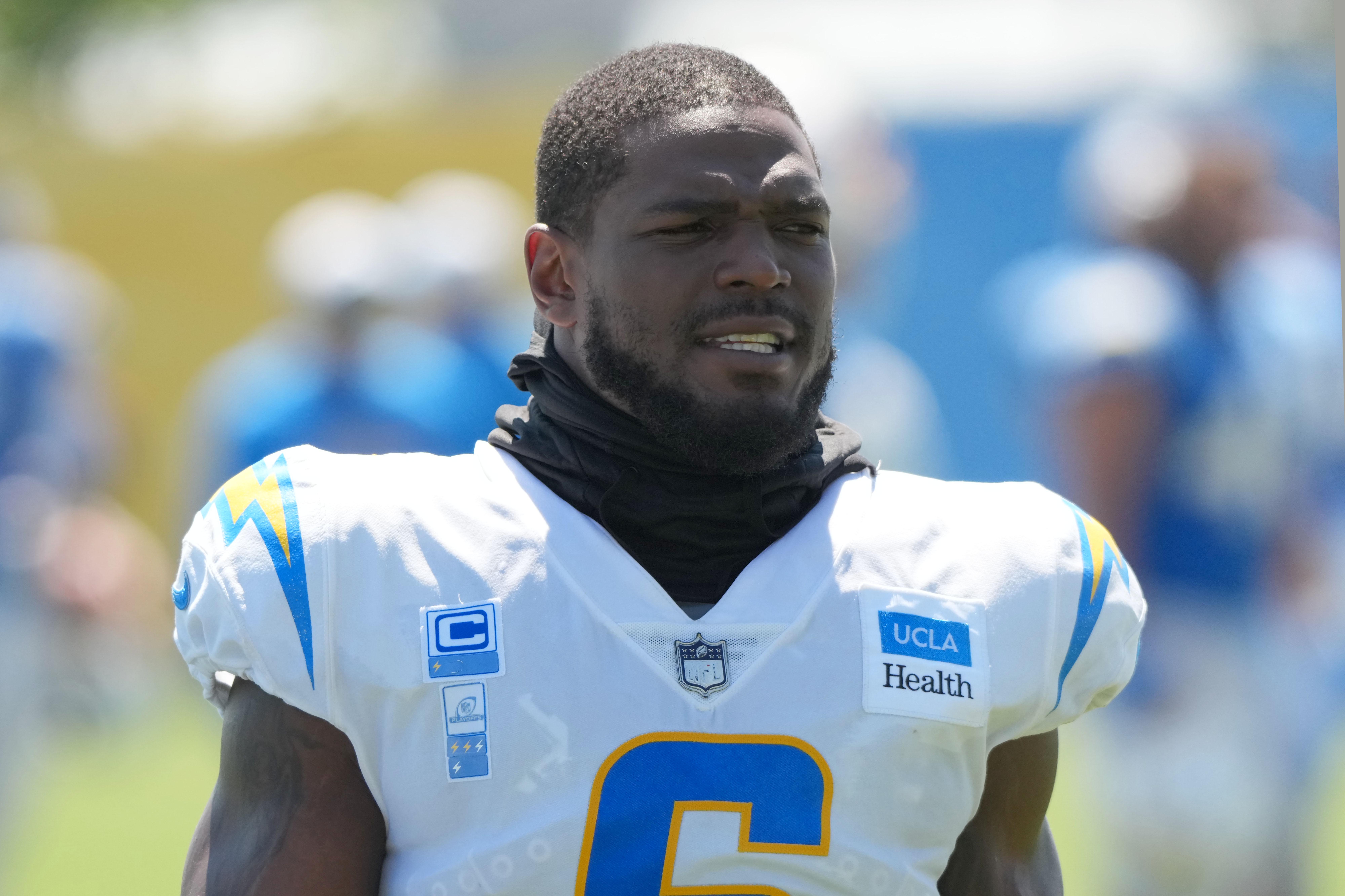 Chargers LB Denzel Perryman suffers injury vs. Chiefs in Week 1