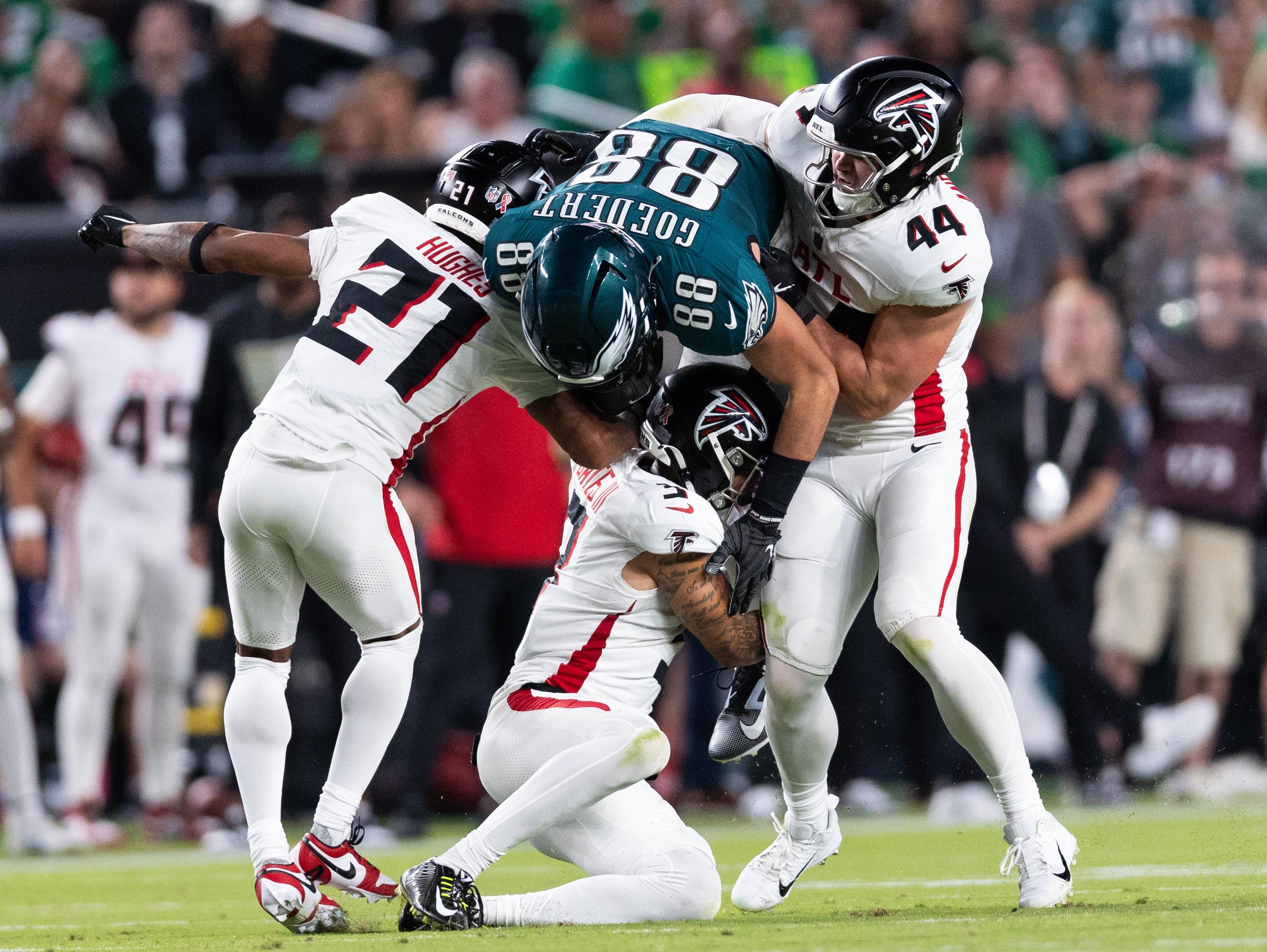 Eagles Tight End Not Letting Lack Of Targets With A.J. Brown Out Frustrate Him