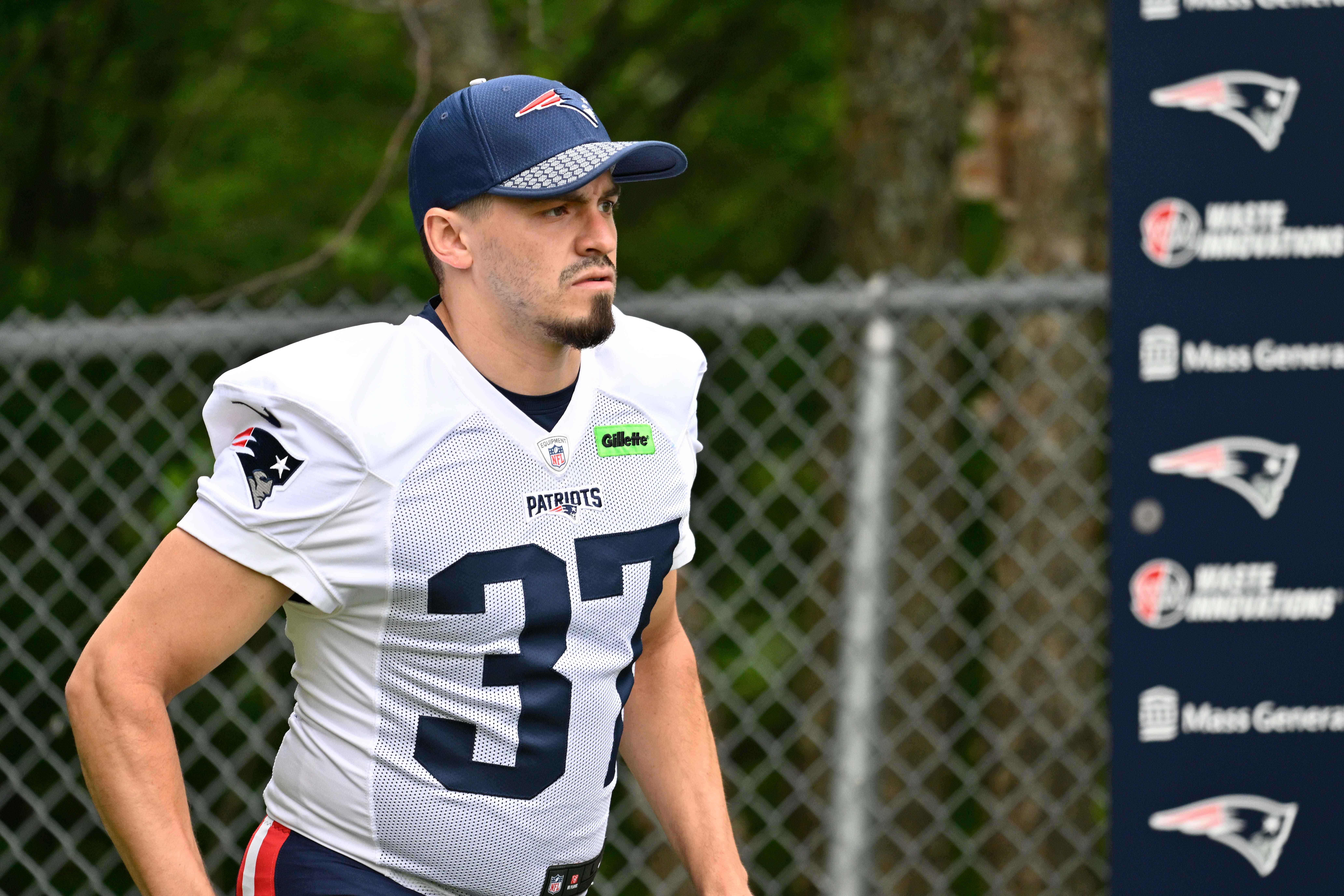 Falcons Add Kicker to Practice Squad: Report
