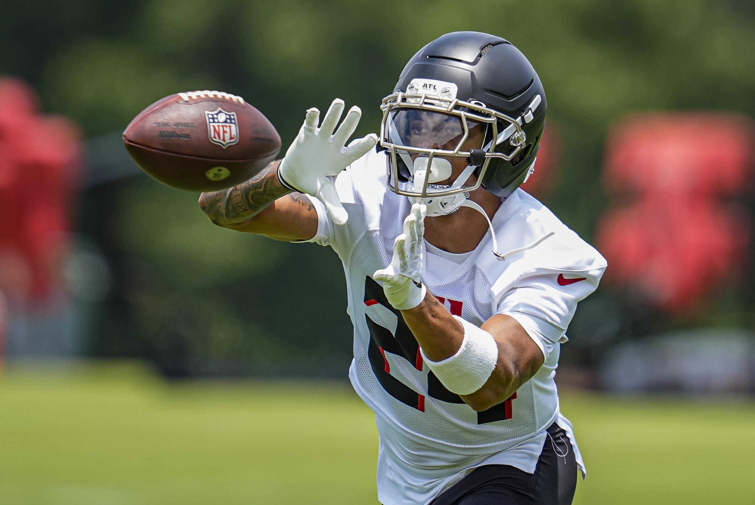 Falcons' A.J. Terrell Suffers Hamstring Injury Against Vikings: Report