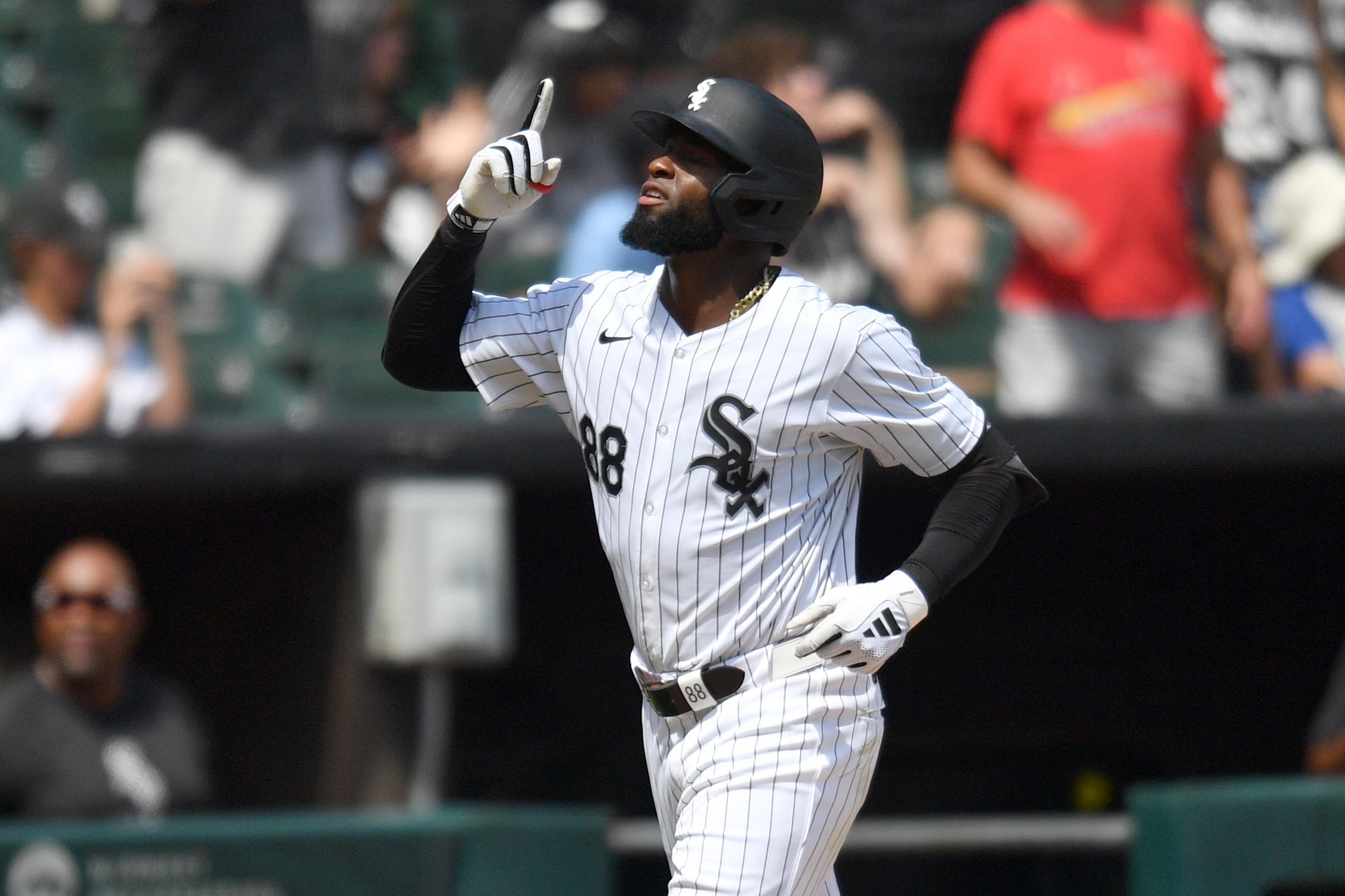 White Sox's Luis Robert Jr. Named Dark Horse Candidate to Take AL Central By Storm