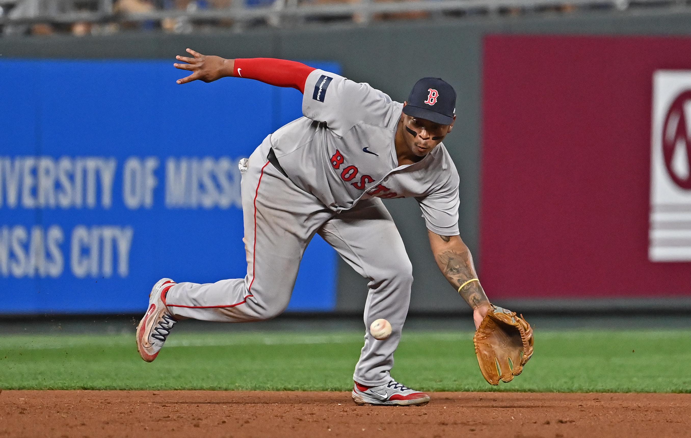 Rafael Devers' Stubbornness to Stay at 3B Could Cause Problems For Boston Red Sox