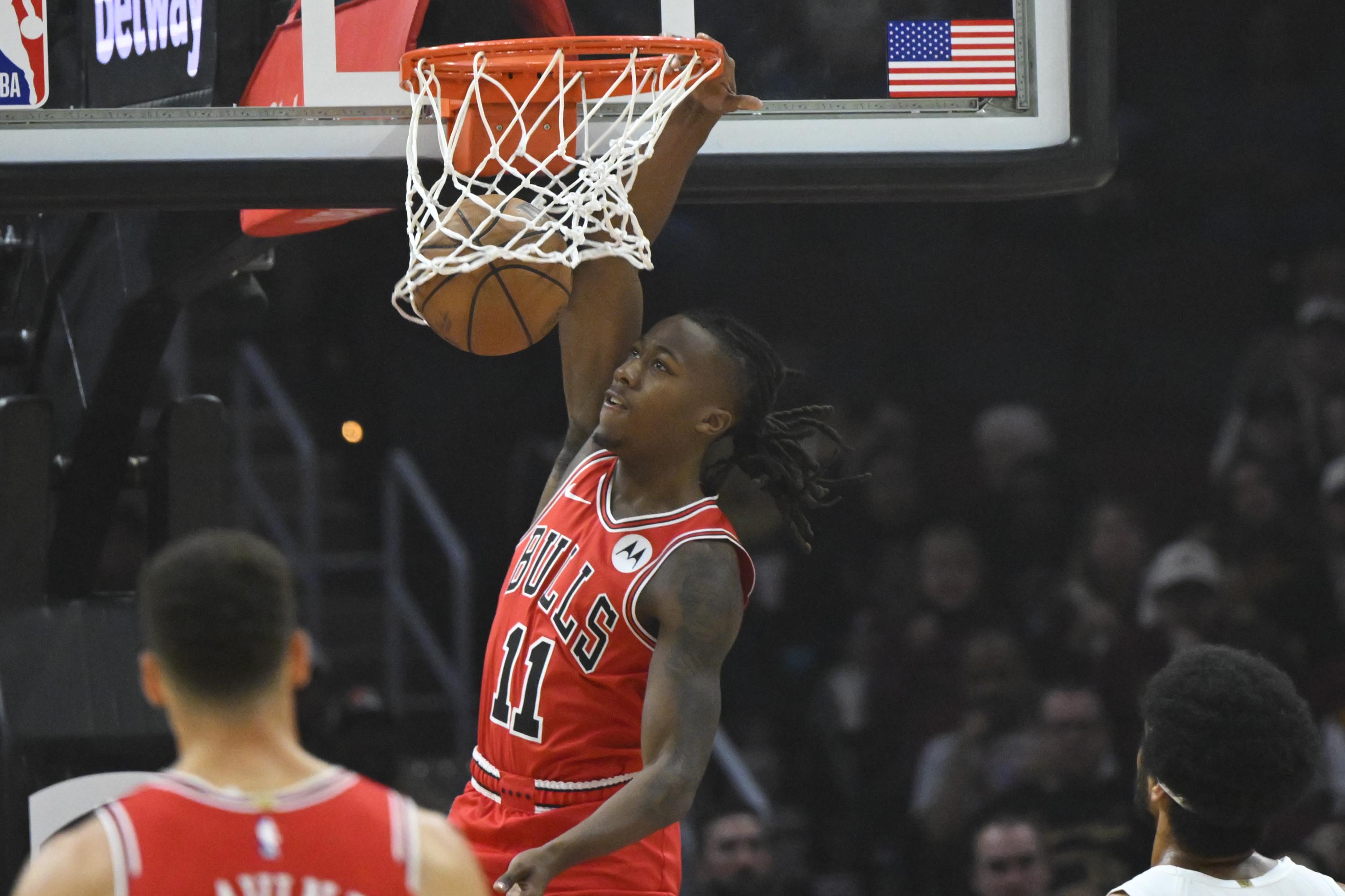 Watch: Former Illini Ayo Dosunmu Dunks on NBA's No. 1 Draft Pick