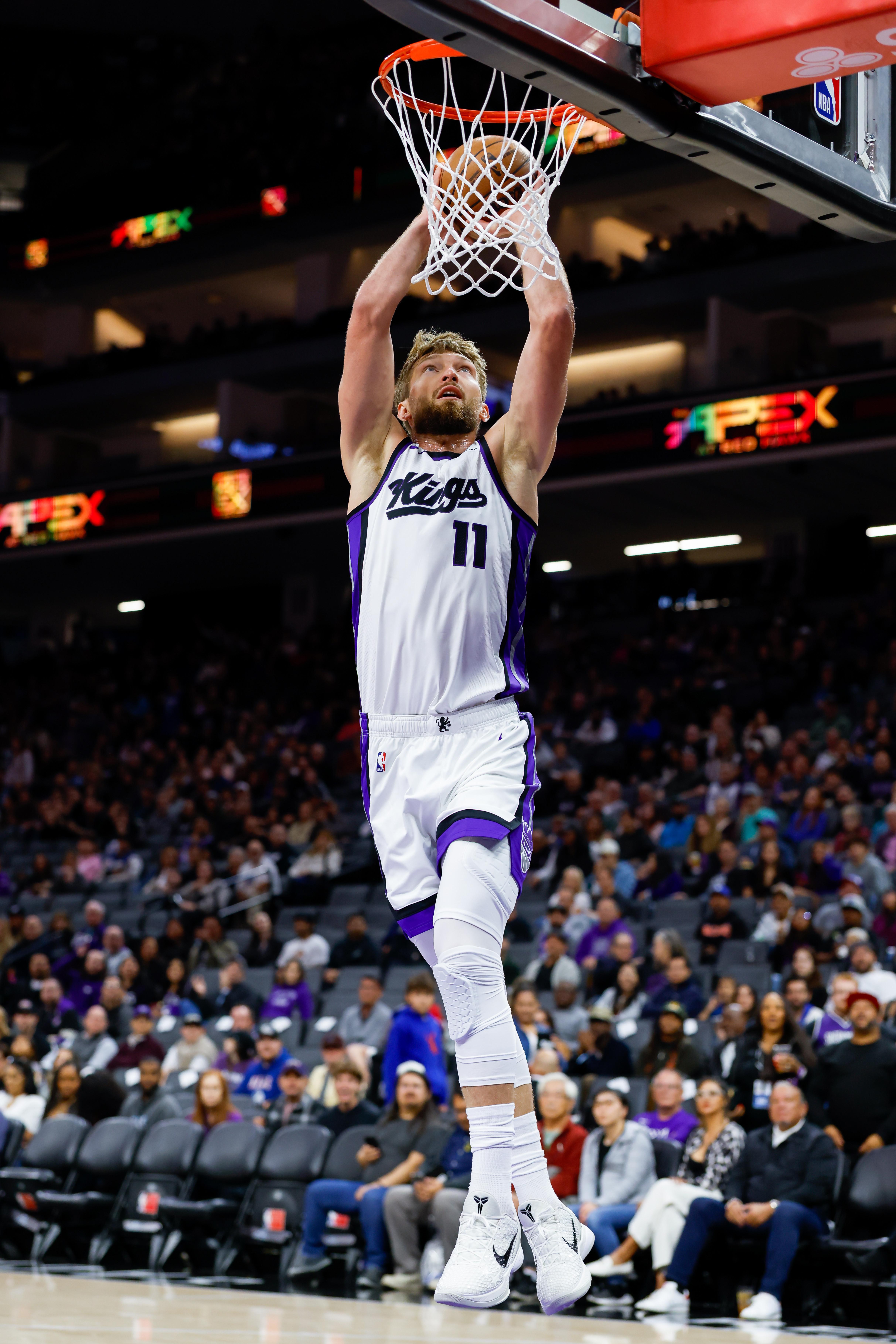 Domantas Sabonis Exits Preseason Game vs. Clippers Early with Injury