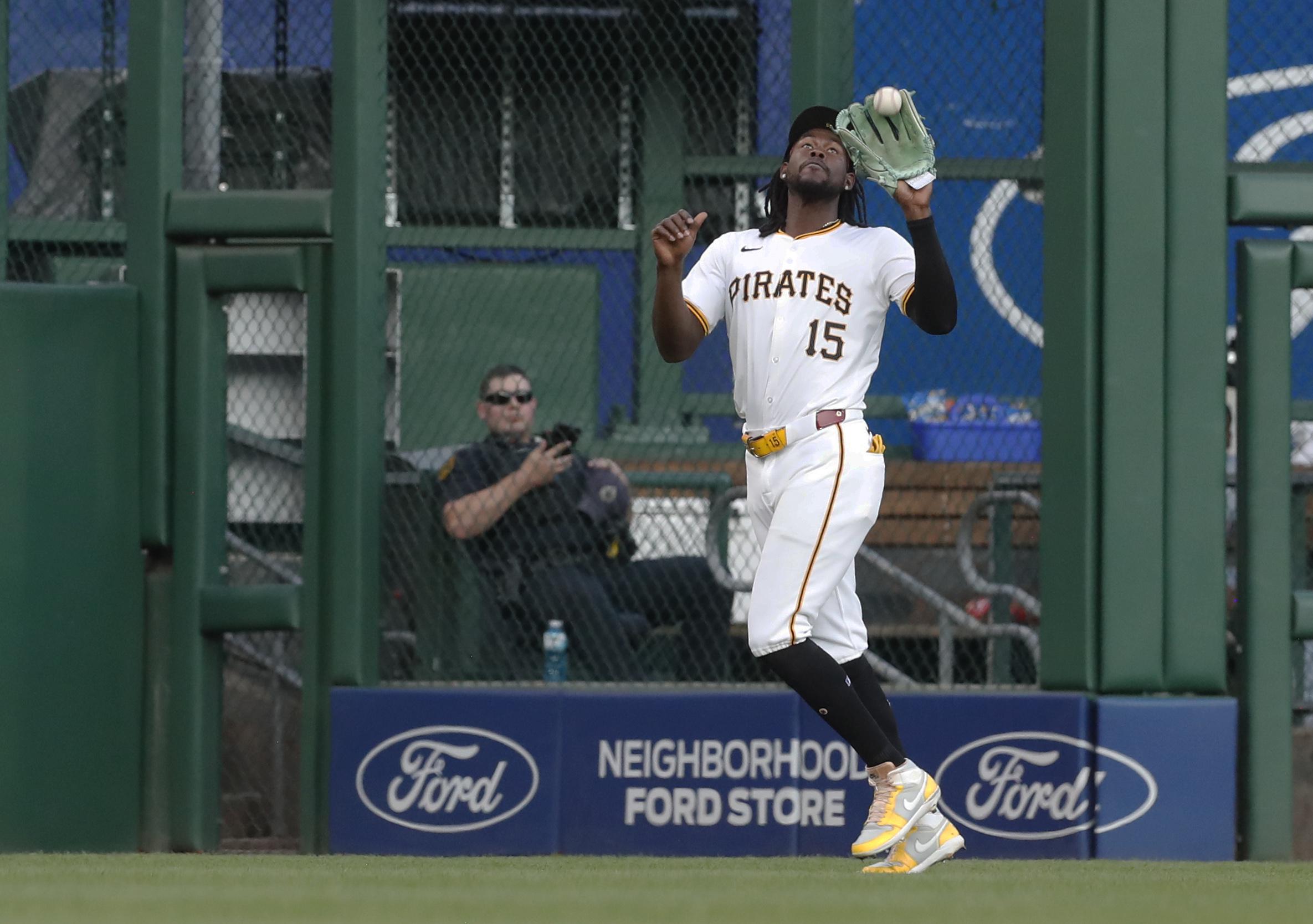 Pirates' Oneil Cruz Has Rough Day at Centerfield