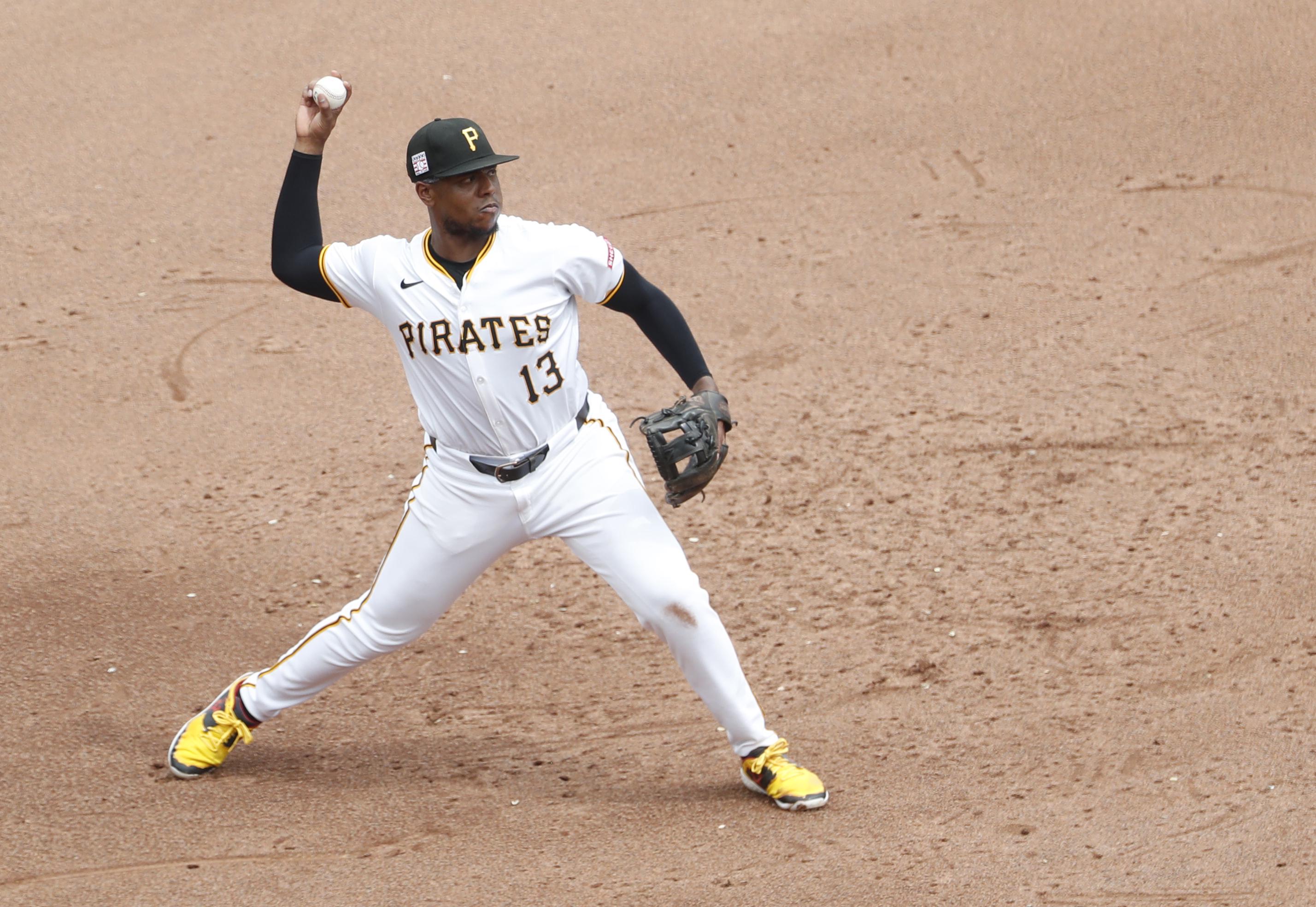 Pirates' Derek Shelton Praises Progress of 3B Star