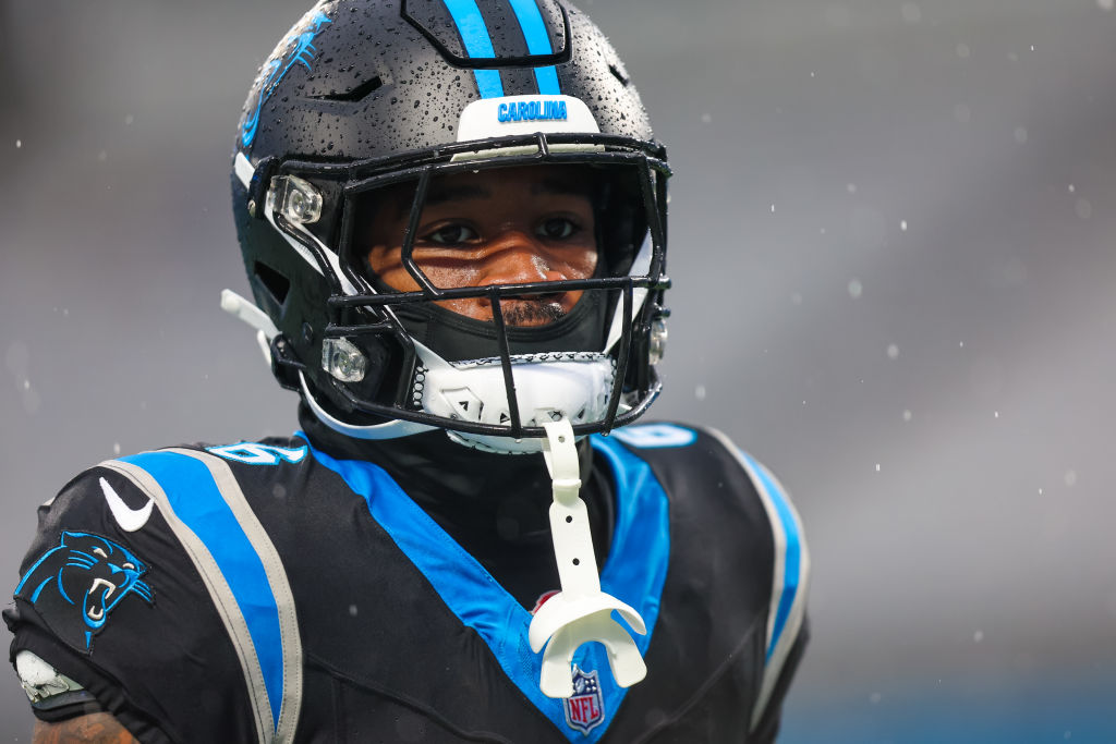 Miles Sanders injury: Panthers veteran RB gets carted off the field against Giants