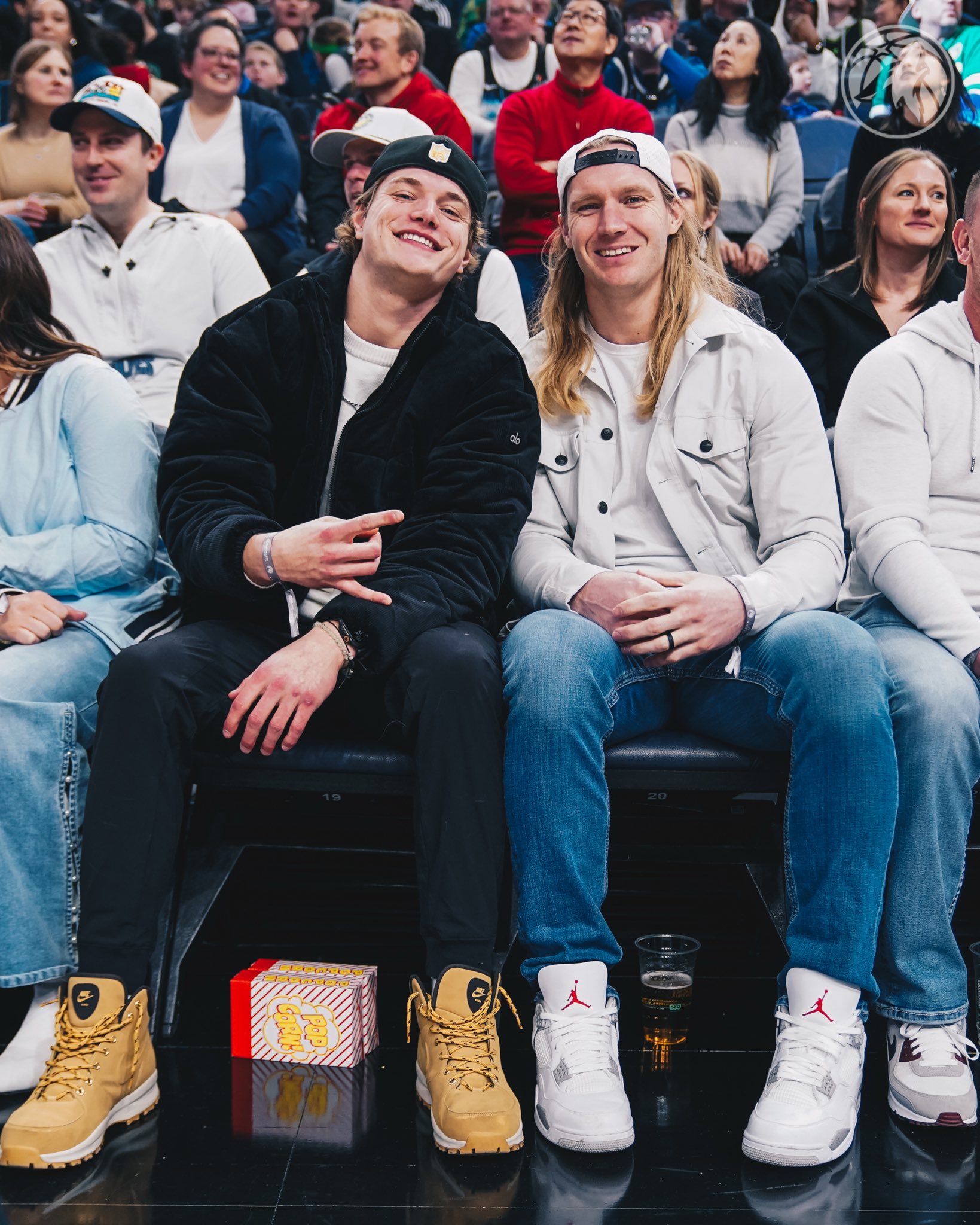 J.J. McCarthy and Andrew Van Ginkel start Skol clap at Wolves-Nuggets game