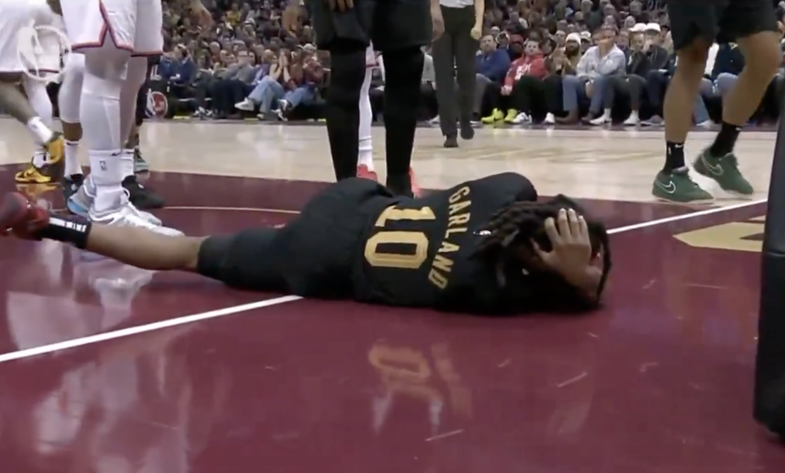 Darius Garland Suffers Scary Fall, Hits Head on Court vs. Knicks