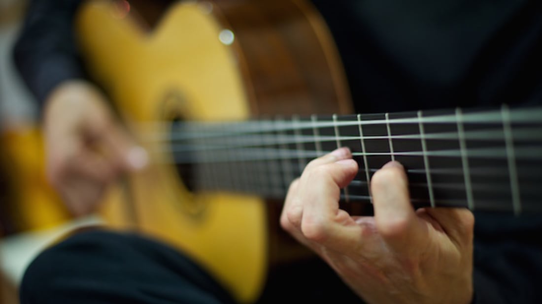 Why Do Some Guitarists’ Fingers Smell Like Garlic? Mental Floss