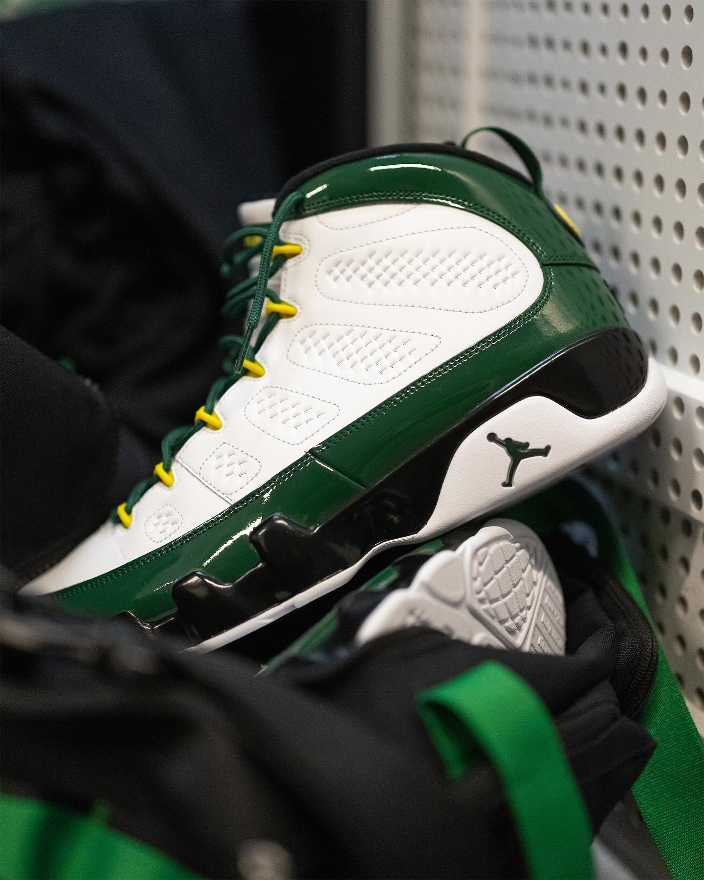 retro 9 green