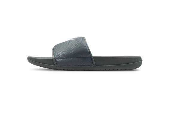 kobe bryant flip flops