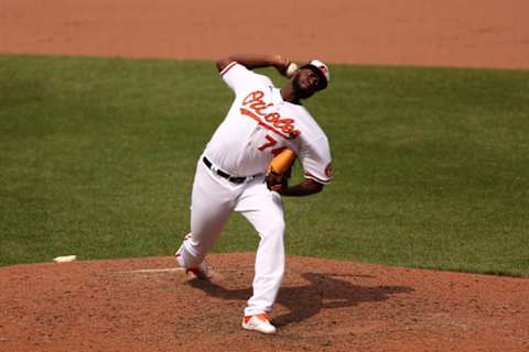 Toronto Blue Jays v Baltimore Orioles: Orioles closer Félix Bautista delivers a pitch in a game against the Toronto Blue Jays