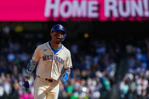 Seattle Mariners Julio Rodriguez rounding the bases