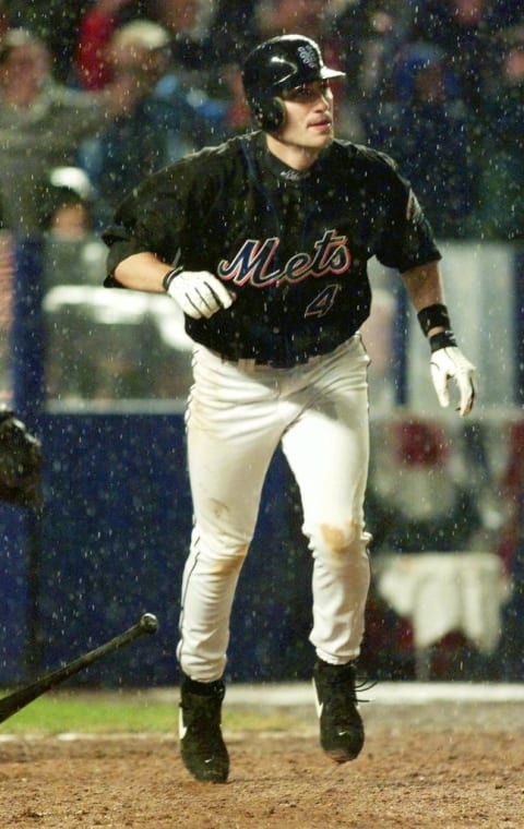 New York Mets player Robin Ventura watches his hit