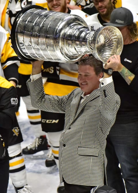 Mario Lemieux and the Stanley Cup in 2017.