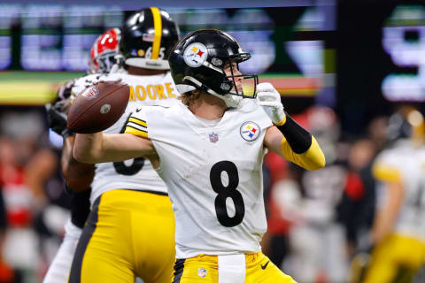 Pittsburgh Steelers in their black and gold uniforms.