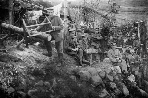 German soldiers in a trench, circa 1917.