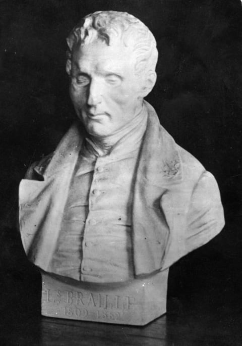 A bust of Louis Braille.