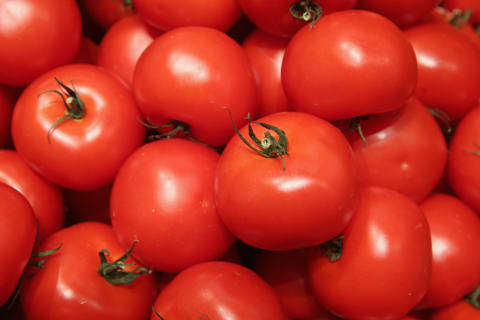 These days, tomatoes are a key ingredient in pizza—but that wasn’t always so.