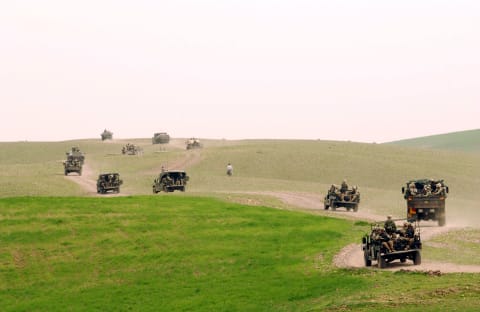 U.S. paratroopers move to frontline in northern Iraq.