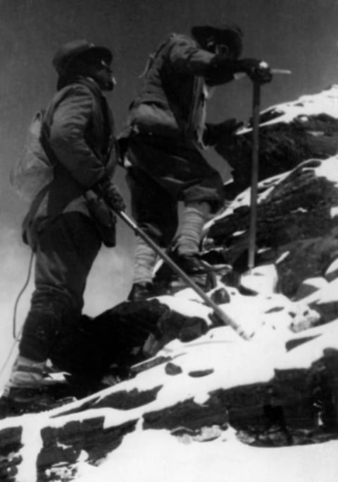 Mallory and Norton during their summit attempt in 1922.