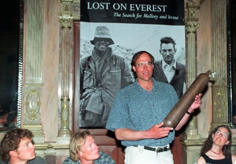 Eric Simonson displays the oxygen canister in 1999. (In the photo behind him, Irvine is on the left, Mallory on the right.)