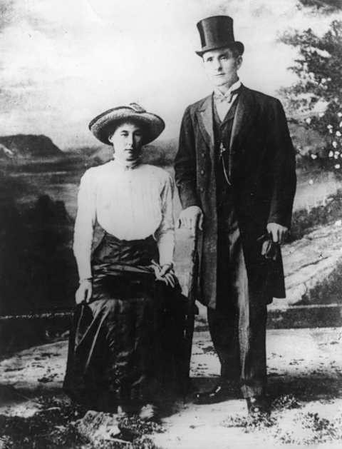 Smith with one of his wives, Beatrice Mundy.