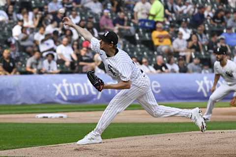 Jul 27, 2024; Chicago, Illinois, USA;  Chicago White Sox pitcher Erick Fedde (20) pitches against the Seattle Mariners during the first inning at Guaranteed Rate Field. Mandatory Credit: Matt Marton-Imagn Images