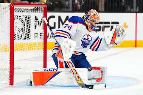 Edmonton Oilers goaltender Stuart Skinner (74) makes a save.