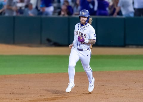 Tommy White 47 hits his second home run of the night as the LSU Tigers take on the Vanderbilt